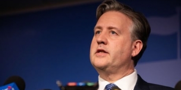 B.C. mayors say Ottawa's plan to relax drug possession penalties not enough to help opioid crisis