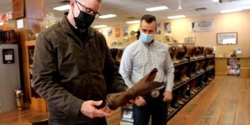 Alberta budget to focus on health care and jobs, while public sector braces for cuts