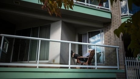 Conflicting quarantine rules cause confusion for some British Columbians