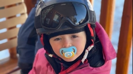 Skiing toddler's adorable pep talks to herself on the slopes are 'bringing people joy'