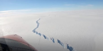 How big was the iceberg that broke off Antarctica?