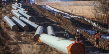 B.C. is 1st province to set reduction targets for carbon emissions from industries, communities