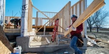 Canada's economy grew 0.7% in January