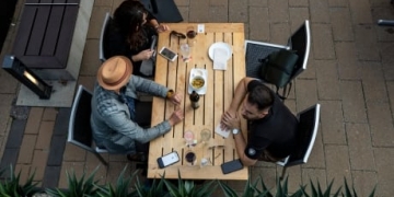 Restaurants' hopes rest on patios, as B.C.'s COVID-19 rules ban indoor dining