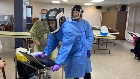 Paramedics, care providers give in-home vaccinations to homebound Ontario seniors