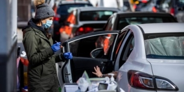 Infectious disease experts weigh in on B.C.'s high COVID-19 numbers