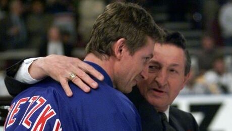 Hockey world paying tribute to the Great One's late father, Walter Gretzky