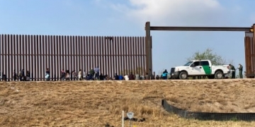 At U.S.-Mexico border, a new U.S. president spurs hope and rush to enter