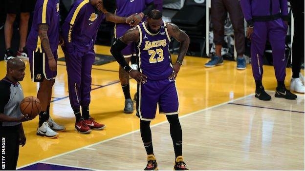 NBA: LeBron James returns from 20-game absence but LA Lakers lose to Sacramento Kings