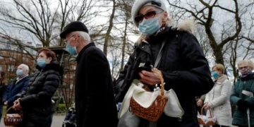 Ontario's new COVID-19 cases top 3,000 as 'shutdown' goes into effect