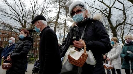 Ontario's new COVID-19 cases top 3,000 as 'shutdown' goes into effect