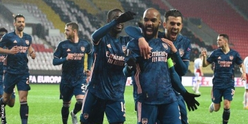 Rampant Arsenal win in Prague to set up semi-final against Emery's Villarreal