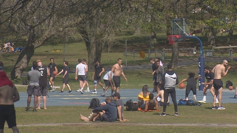 Sunny weather drives Vancouverites outdoors amid confusion around gathering rules