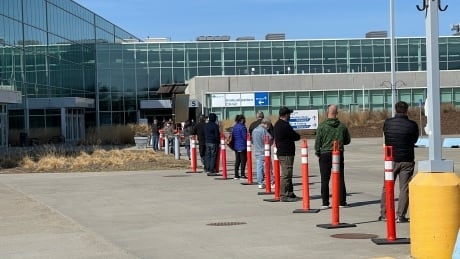 Vaccine bookings multiply as Albertans 40 and over rush to get AstraZeneca shots