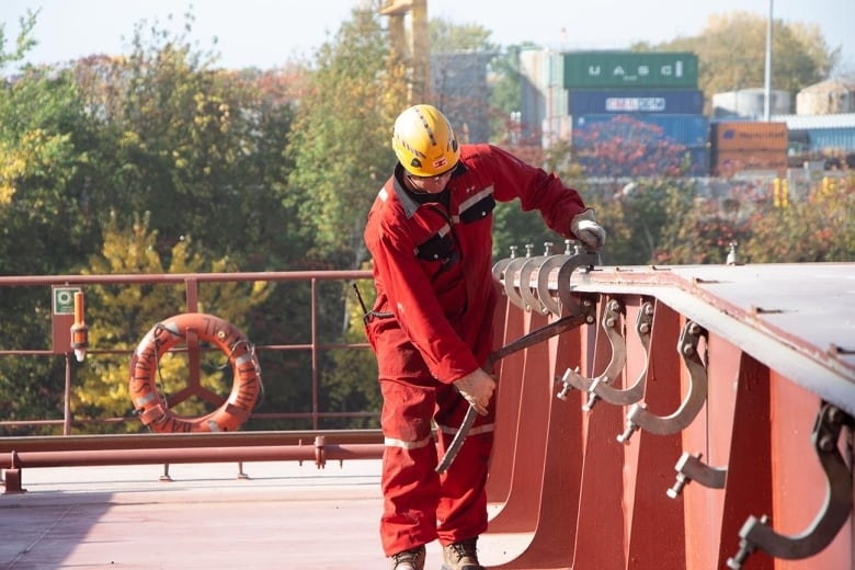 Seafarers' union demands vaccine plan for 15,000 marine workers after COVID outbreak on Atlantic Huron