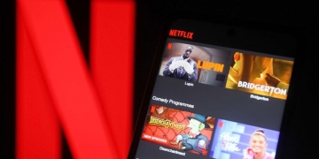 Netflix: Shares plunge as subscribers switch off