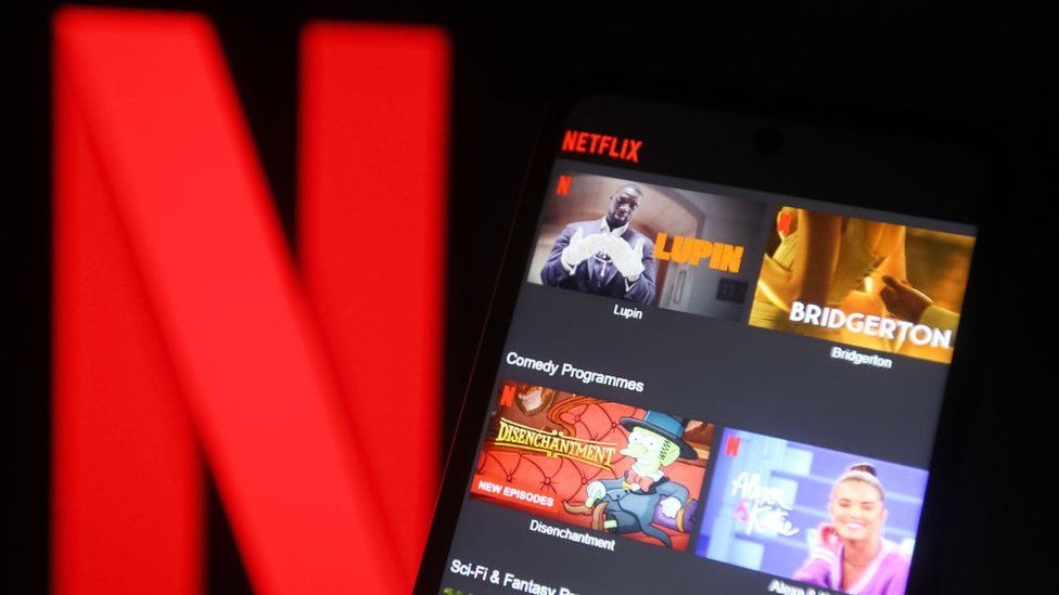 Netflix: Shares plunge as subscribers switch off