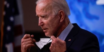 Biden talks with Trudeau about sending more COVID-19 vaccine doses to Canada