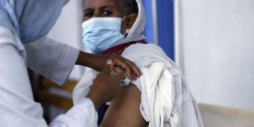 Coronavirus: WHO urges African nations to keep expired vaccines