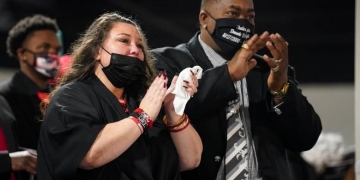 Family, friends, spectators gather to mourn Daunte Wright, the 'Prince of Brooklyn Center'