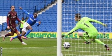 Brighton close to Premier League safety after beating Leeds