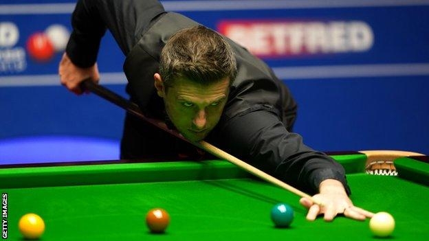 Selby edges ahead at Crucible as semi-final paused for overrunning