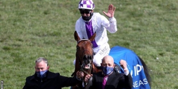 Poetic Flare edges to 2,000 Guineas win at Newmarket