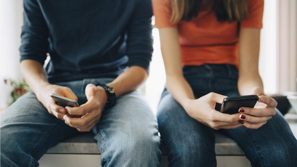 Teens, tech and mental health: Oxford study finds no link