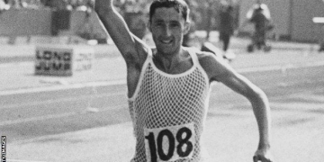 Ron Hill: Former European and Commonwealth marathon champion dies aged 82