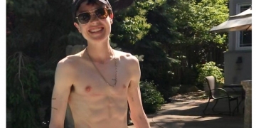 Elliot Page: Actor wins praise for sharing swimming shorts image after top surgery