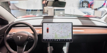 Tesla cameras will monitor driver awareness