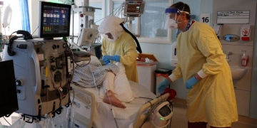 'Very few' UK Covid hospital patients had two jabs