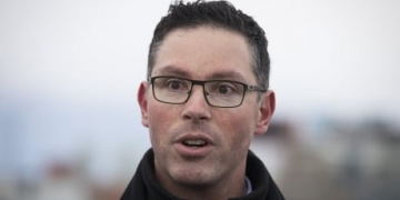 Businesses concerned by delays in Alberta government's assistance rollout