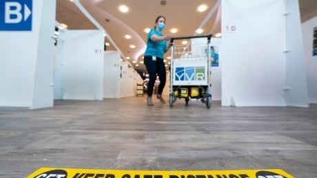 Canada's 'residual positives' exemption lets hundreds fly home after recovering from COVID