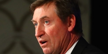 Wayne Gretzky resigns from front-office role after Oilers' playoff exit