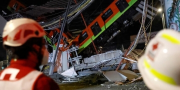Mexico City metro overpass collapses onto road leaving at least 24 dead