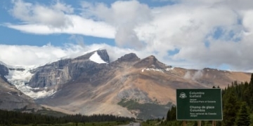 2 dead after mountain avalanche near Jasper