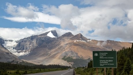 2 dead after mountain avalanche near Jasper