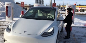 All fired up but nowhere to charge: Alberta's lack of infrastructure zaps electric vehicle enthusiasm