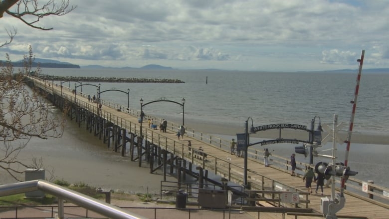 White Rock restaurant owners clash with city hall over outdoor patio space