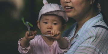 New China three-child policy sparks tales of 'trauma'