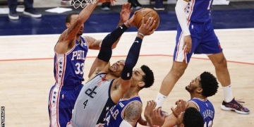 Wizards beat 76ers to keep series alive as fan banned for court invasion