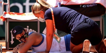 French Open 2021: Ashleigh Barty survives injury scare to reach second round