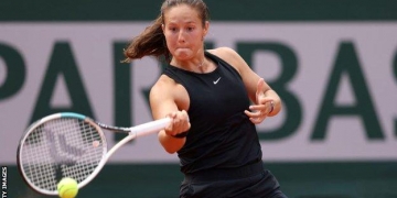 Kasatkina knocks out 10th seed Bencic on day four of French Open