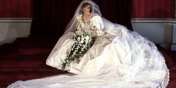 Princess Diana's wedding dress going on display at Kensington Palace