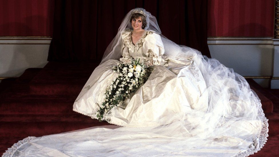 Princess Diana's wedding dress going on display at Kensington Palace