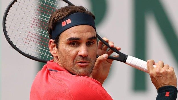 Federer brushes off umpire row to join Djokovic in French Open third round