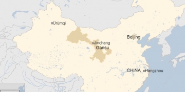 China: Nine dead after train crashes into railway workers