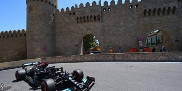 Azerbaijan Grand Prix: Sergio Perez fastest in second practice as Mercedes struggle