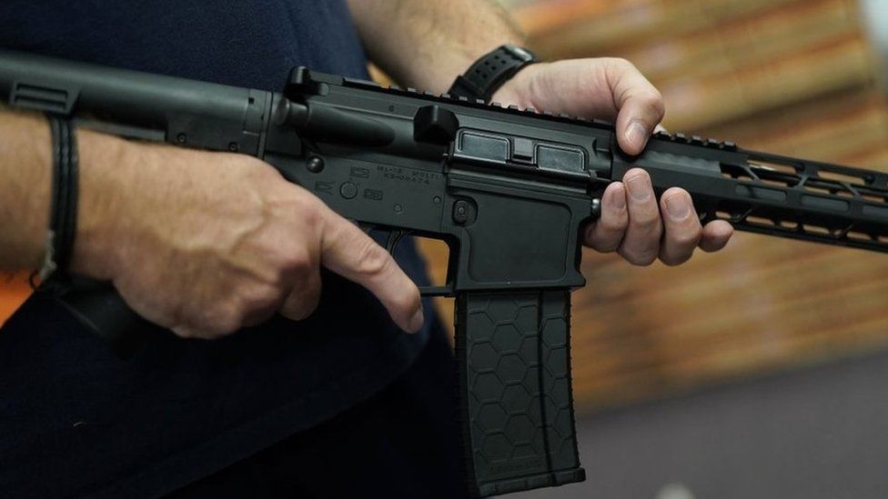 US gun laws: Judge overturns California assault weapons ban
